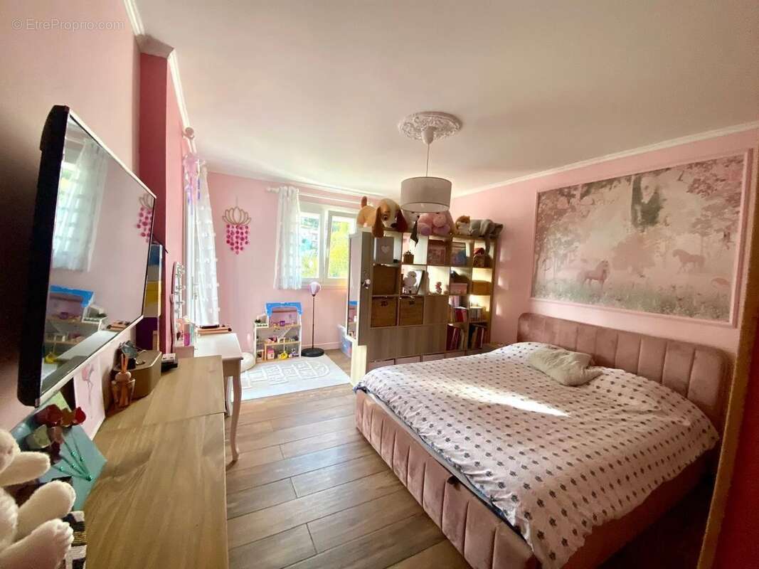 Appartement à SAINT-LAURENT-DU-VAR