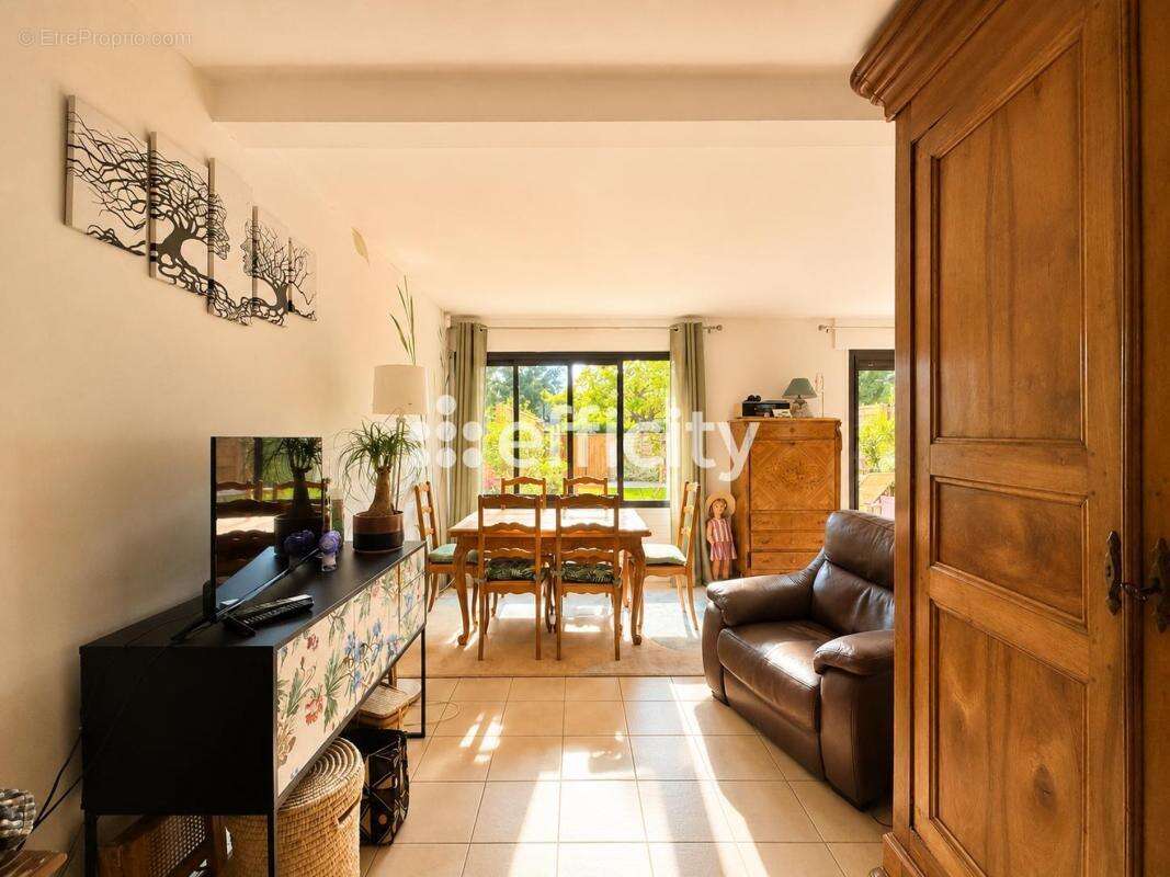 Maison à L'HAY-LES-ROSES