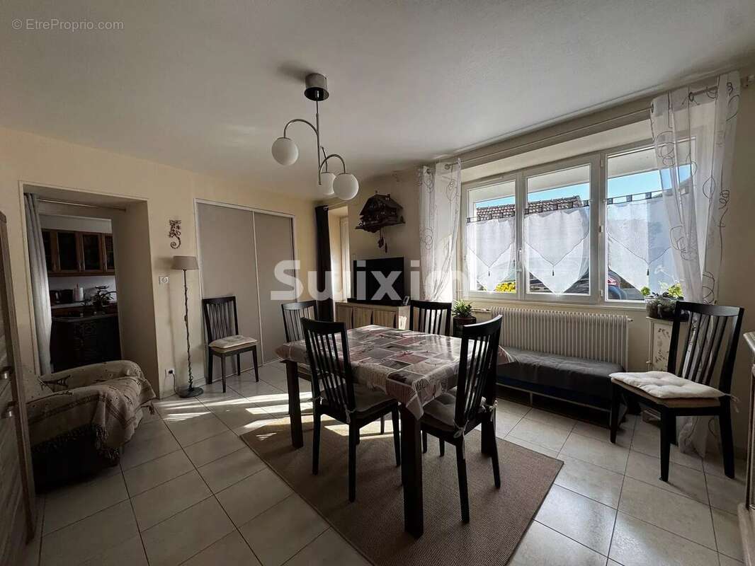 Maison de village avec cour, terrain et grange de 100 m² - photo 5