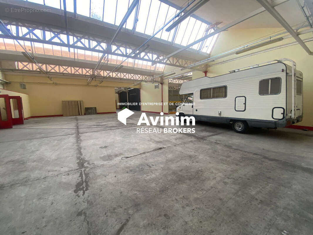 Commerce à NEAUFLES-SAINT-MARTIN