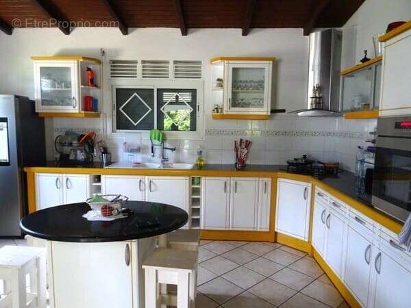 Maison quasi autonome ideale famille + appartement sur St François 779000 euros - photo 8
