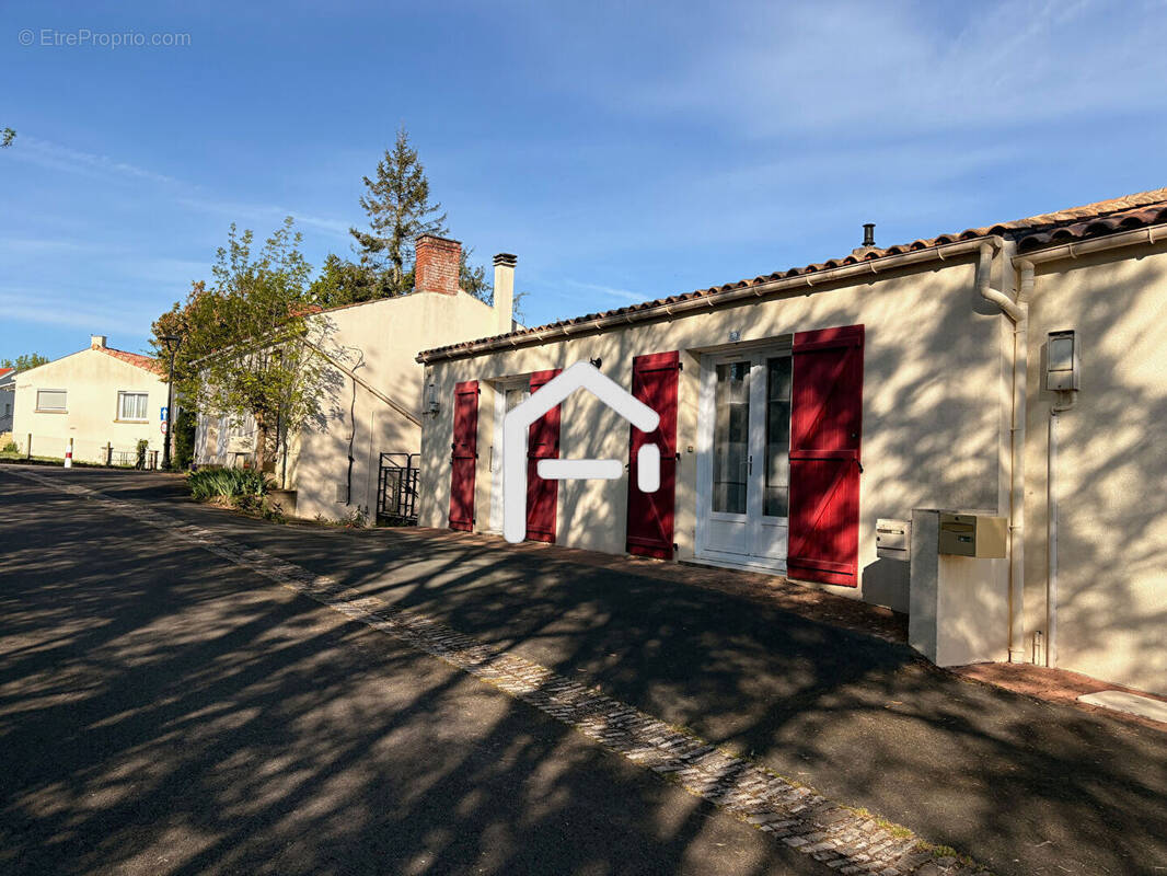 Maison à LE GIVRE