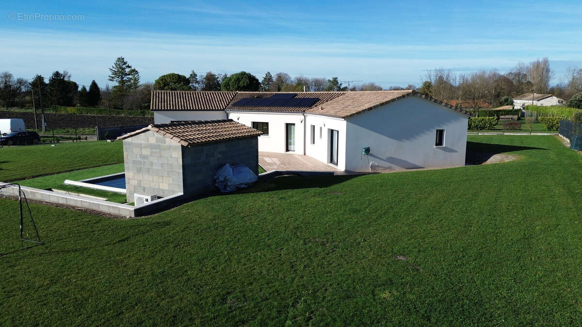 Maison à JARNAC-CHAMPAGNE