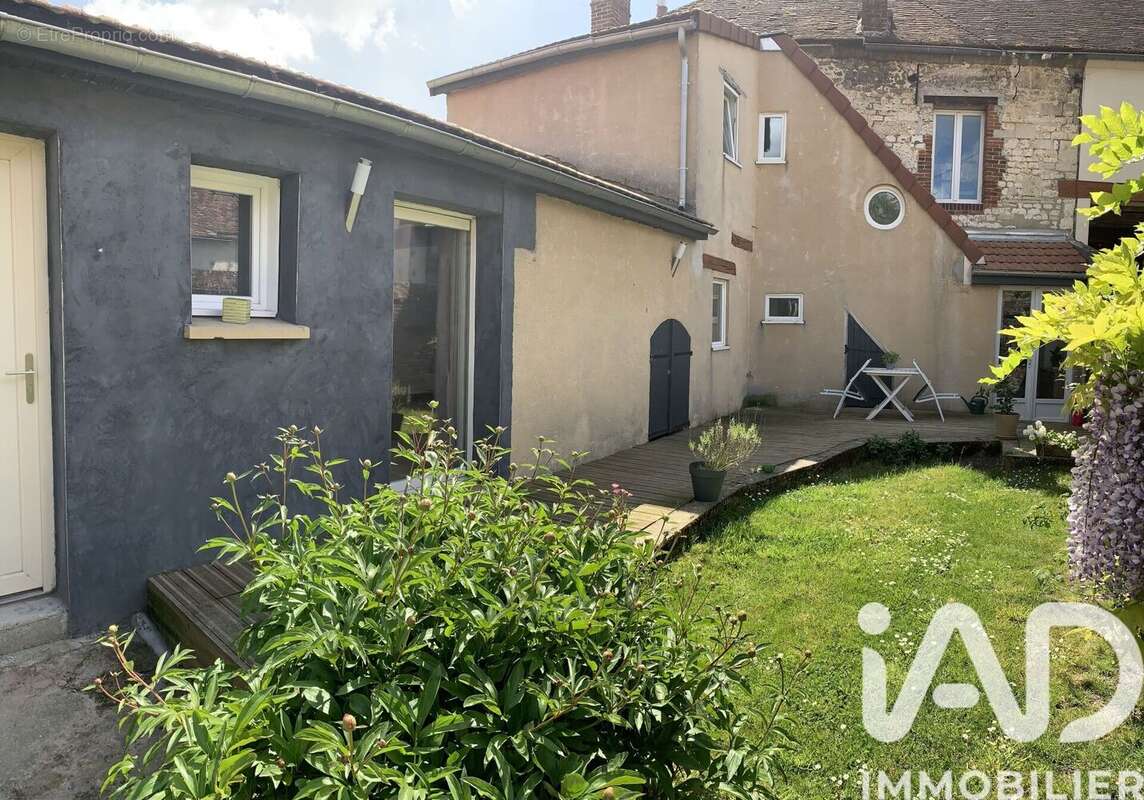 Photo 2 - Maison à LA NEUVILLE-ROY