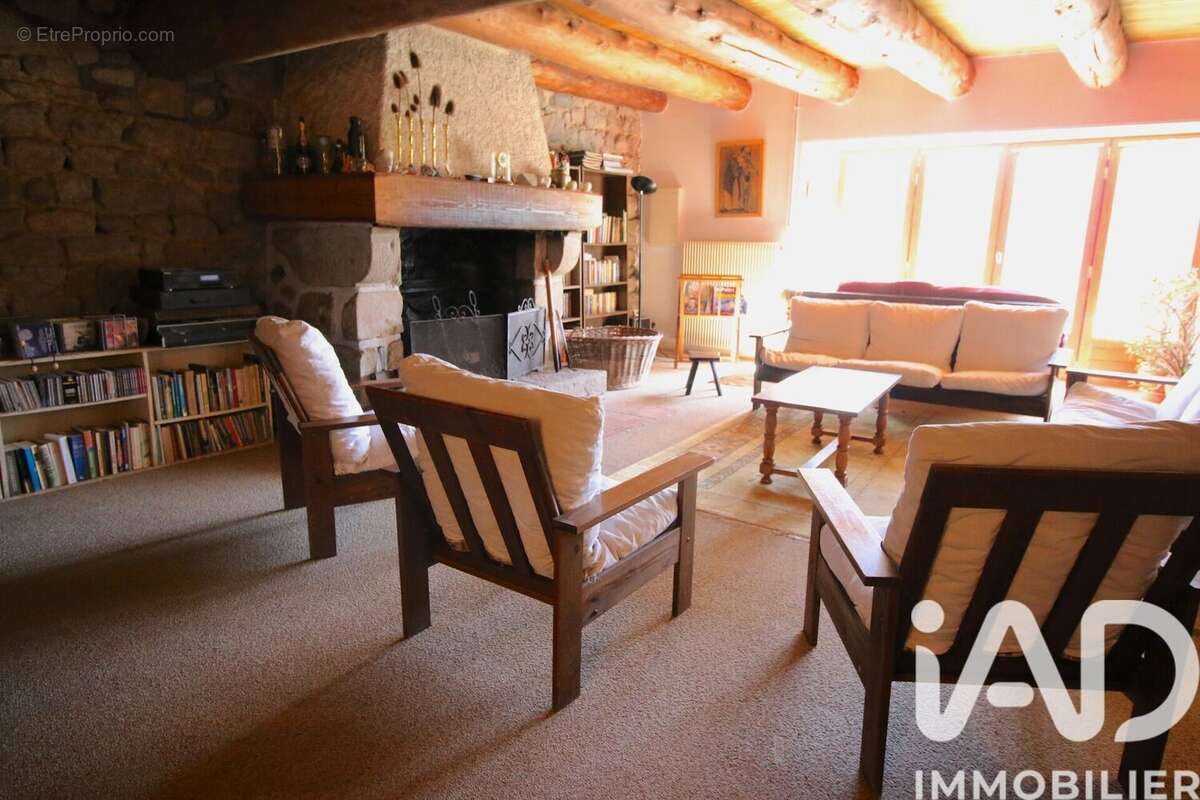 Maison 330 m² à Saint-Germain-L'herm  - photo 5