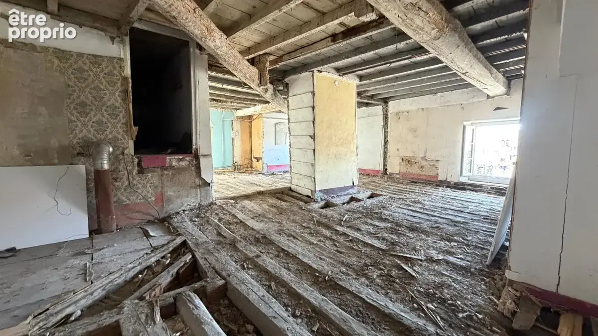 Appartement à vendre - voiron hyper-centre - plateau à aménager avec combles - photo 2