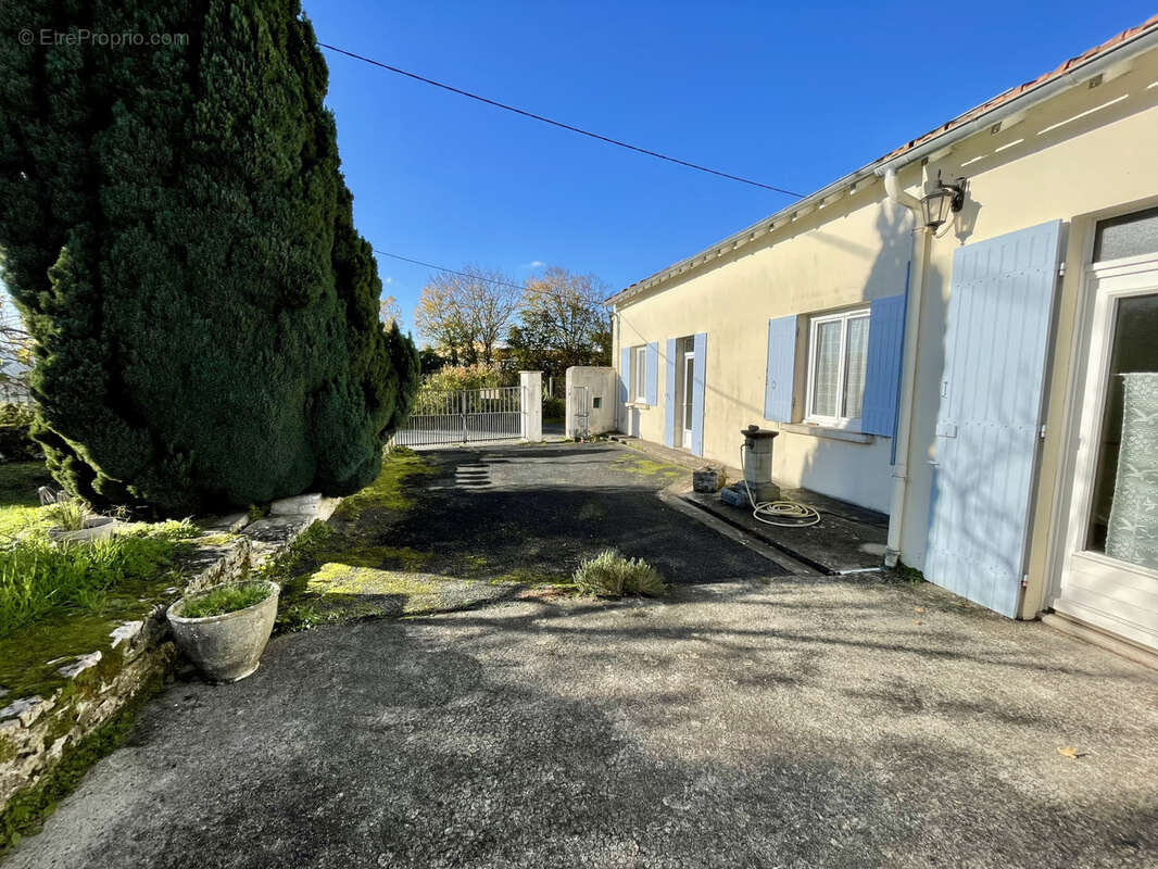 Maison à SAINT-SAVINIEN