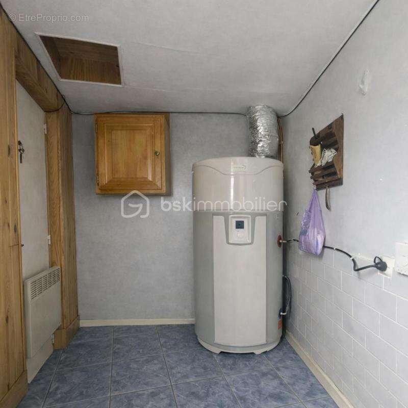 La Verrière – Maison individuelle 98 m² – 3 chambres – Terrain clos de 270 m² – Garage et annexes - photo 13