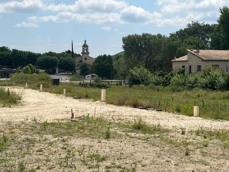 Terrain à LES GRANGES-GONTARDES