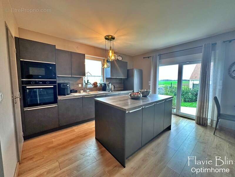 Maison à NEAUPHLETTE