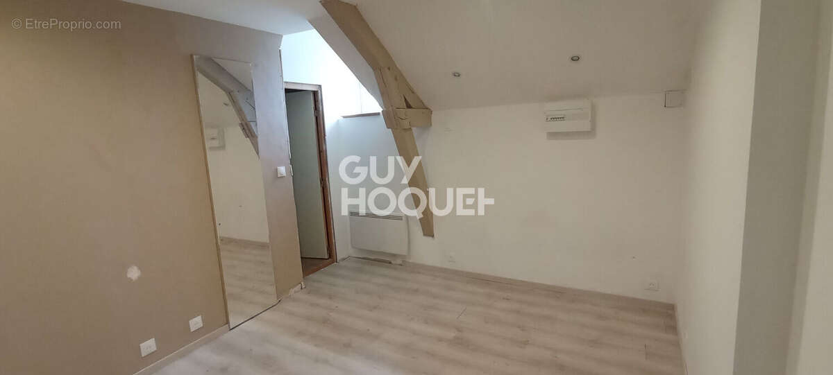 Maison à SAINT-CYR-DU-RONCERAY