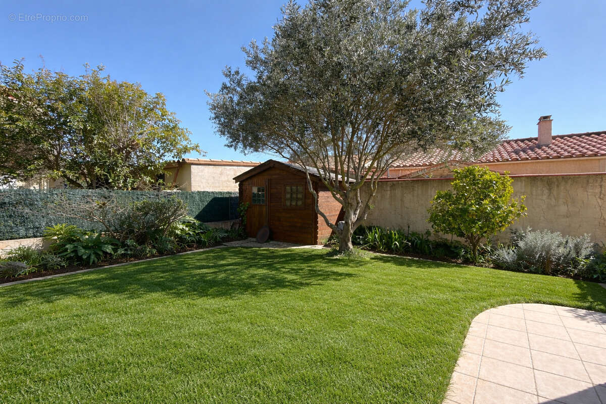Maison à SAINT-LAURENT-DE-LA-SALANQUE