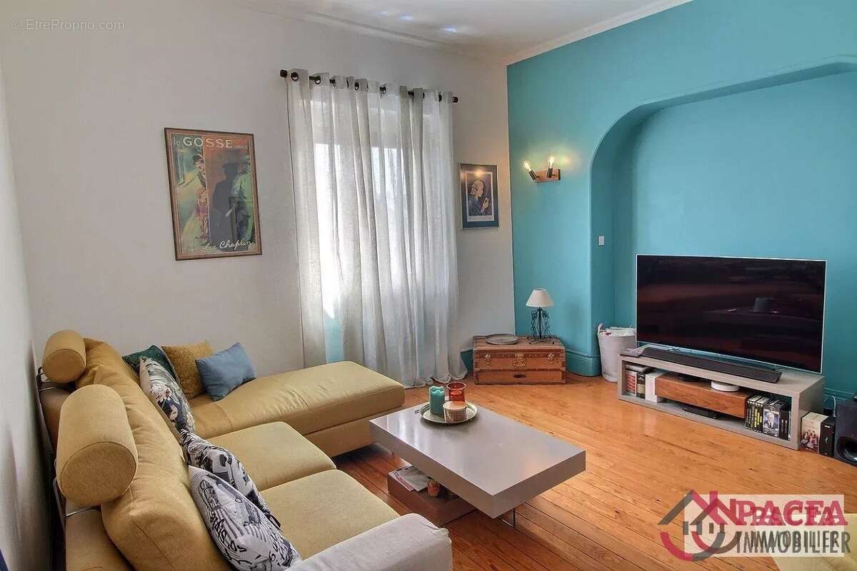 TRAVET - Maison de charme sur 1014 m² de terrain - photo 6
