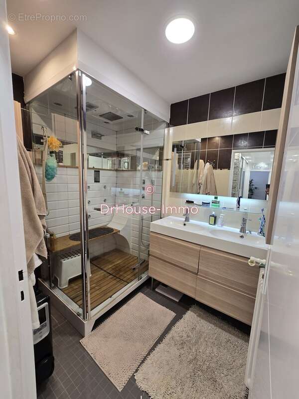 Appartement à MARSEILLE-1E