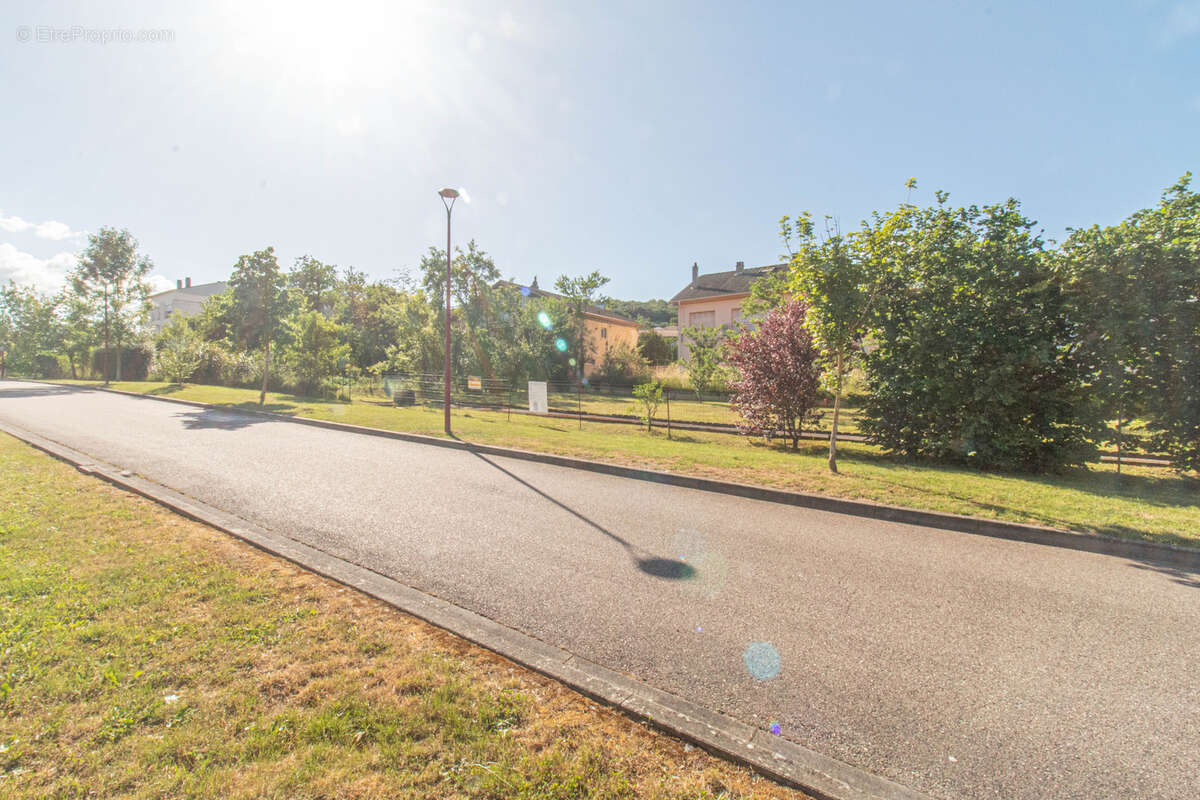 Terrain à NEUVES-MAISONS