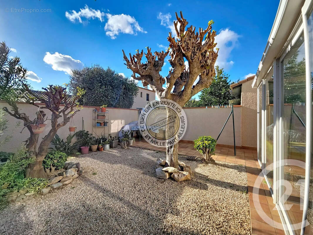 Maison à SAINT-LAURENT-DE-LA-SALANQUE