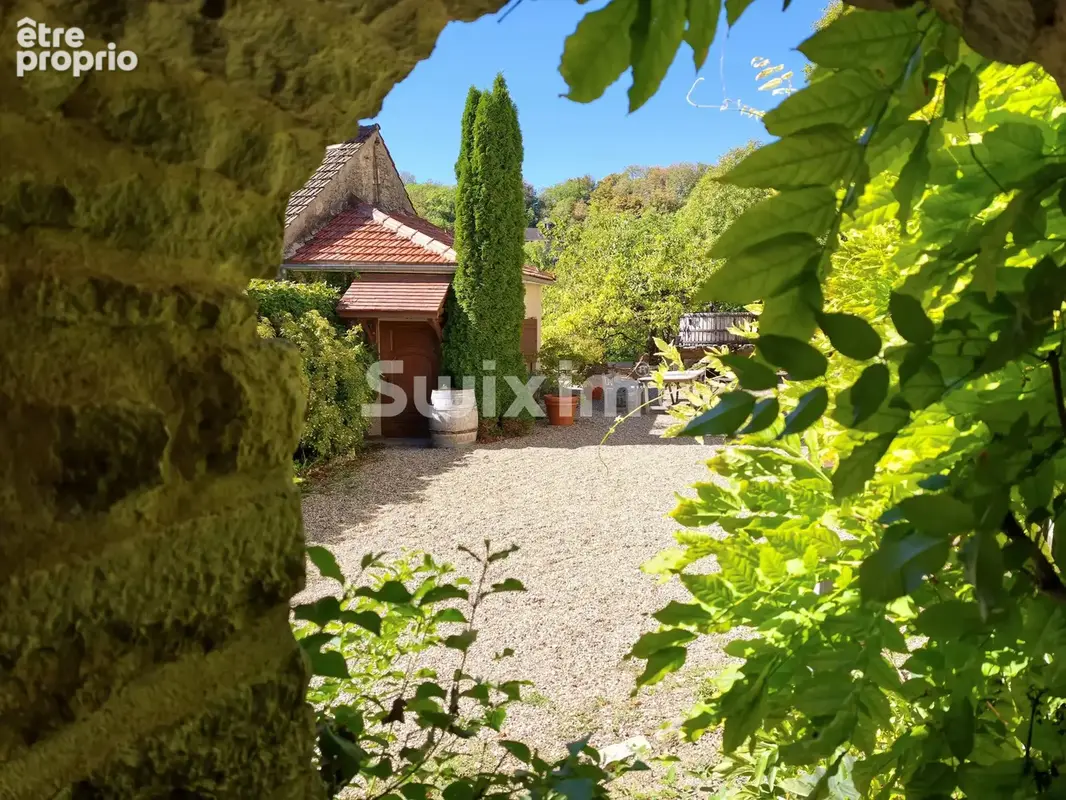 Maison de village en pierre avec gîte. - photo 1