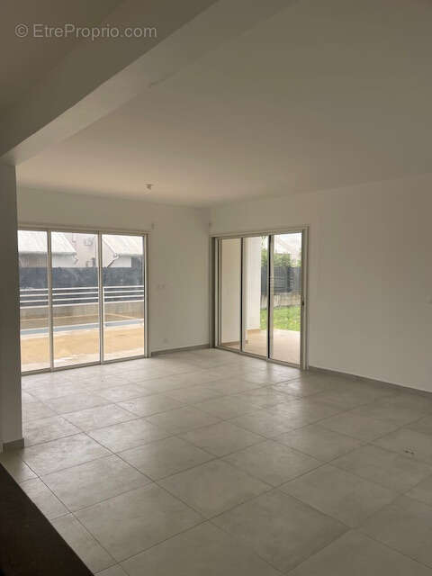 Maison à LES ABYMES