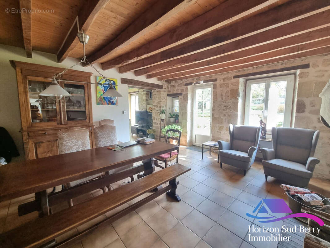 Salle à manger - Maison à VICQ-EXEMPLET