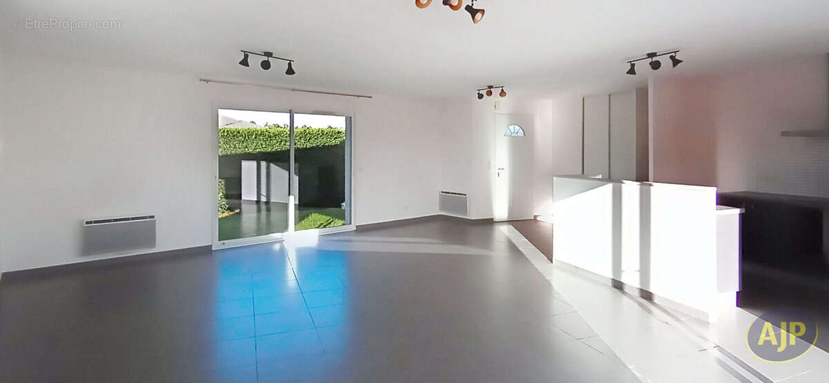 Maison à ARES