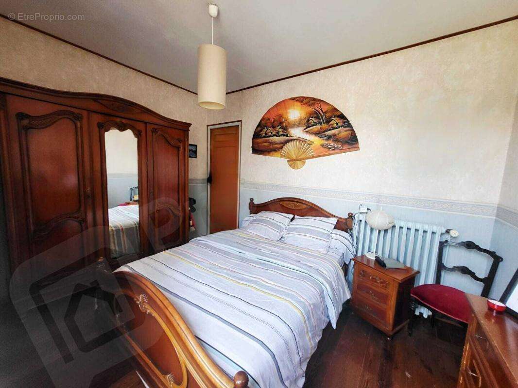 Sermaises centre, Maison en pierre 3 chambres, cour, garage - photo 10