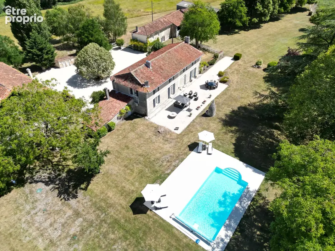 Belle maison de 5 chambres, dépendances et piscine sans voisins - photo 4