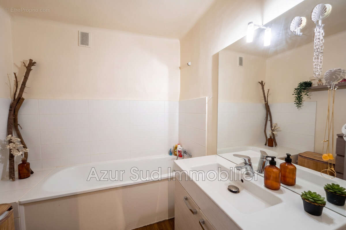Appartement 62 m² à Antibes  - photo 7