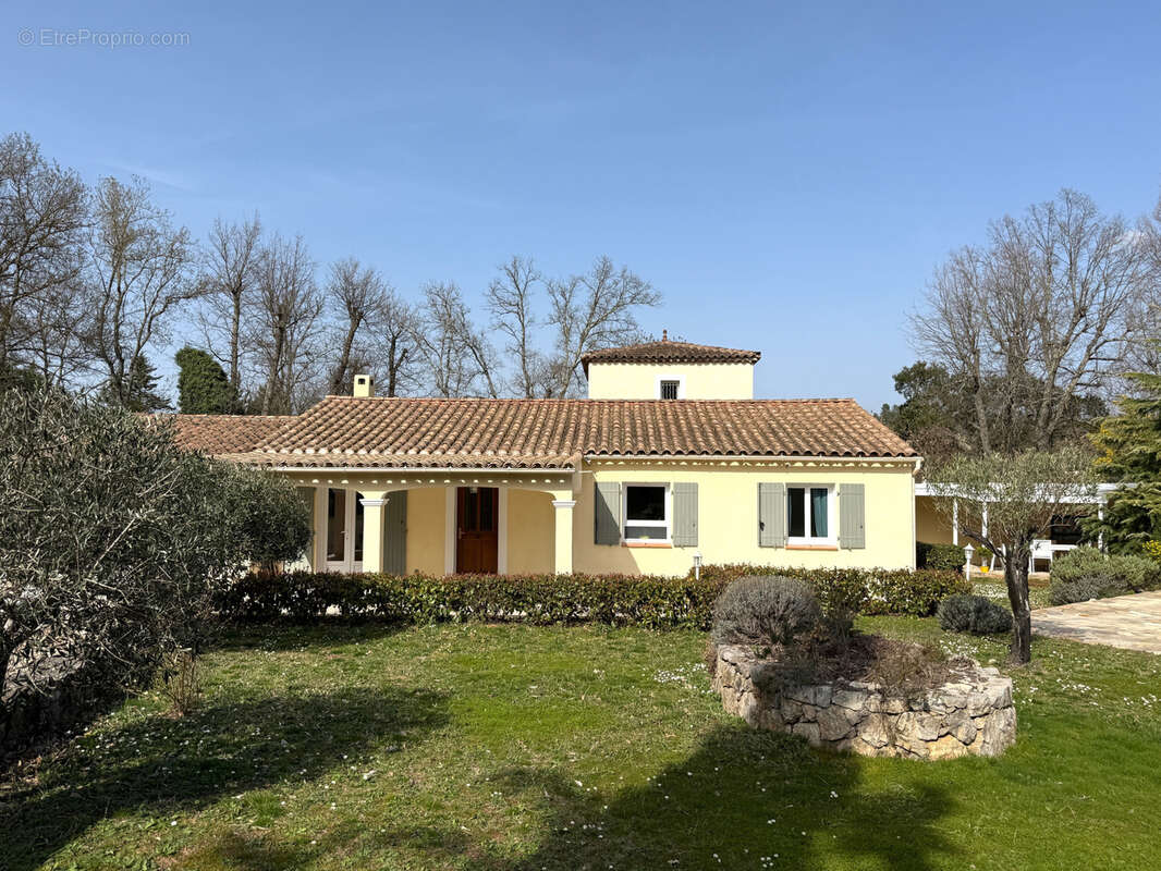 Maison à BAGNOLS-EN-FORET