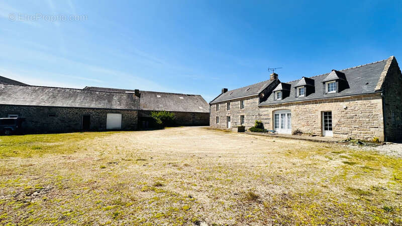 Maison à CAST