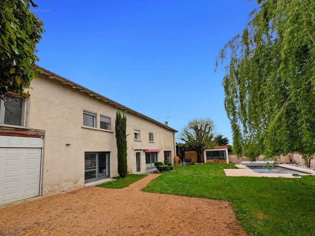 Maison à MASSIEUX