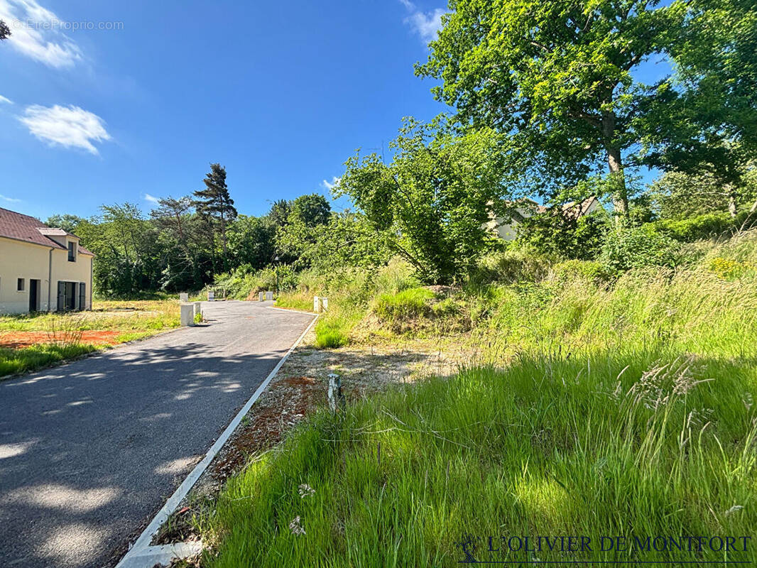Terrain à MONTFORT-L&#039;AMAURY