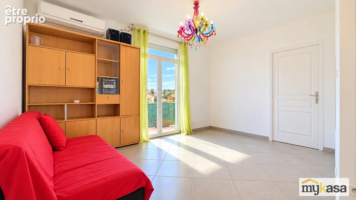 Port-de-bouc - t3 de 62 m² - terrasse 25 m² - balcon - stationnement - photo 2