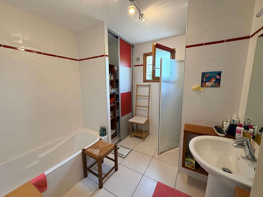 Située dans un village de caractère - photo 7
