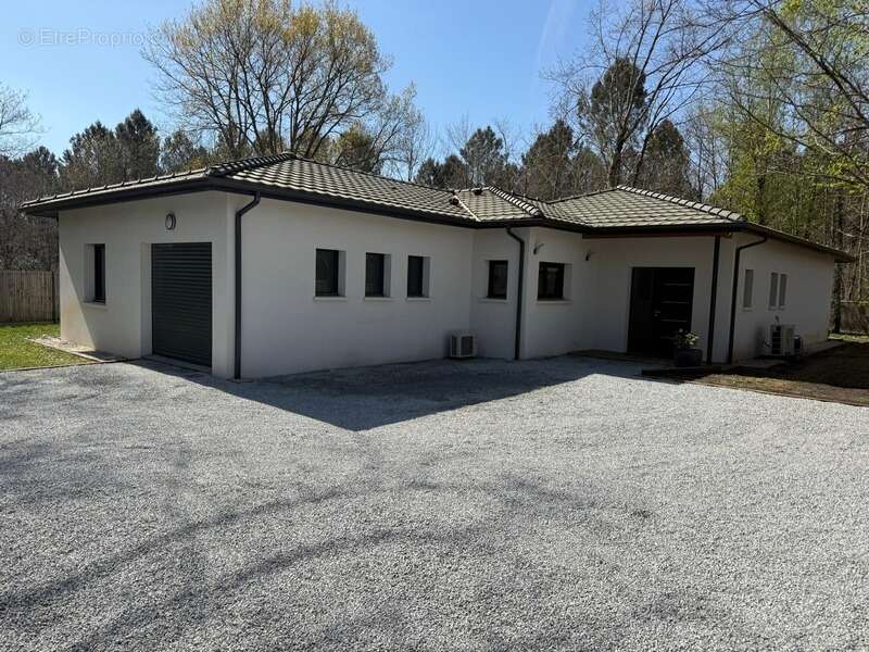 Maison à SAINT-JEAN-D'ILLAC