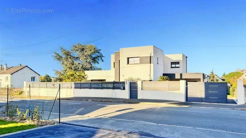 Maison à LES PONTS-DE-CE