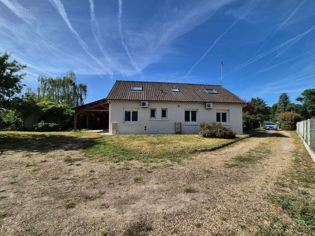 À VENDRE – Maison familiale de 107 m² avec grand jardin clos et grand garage aux portes du Château de Chambord – Maslives (41250 - photo 2