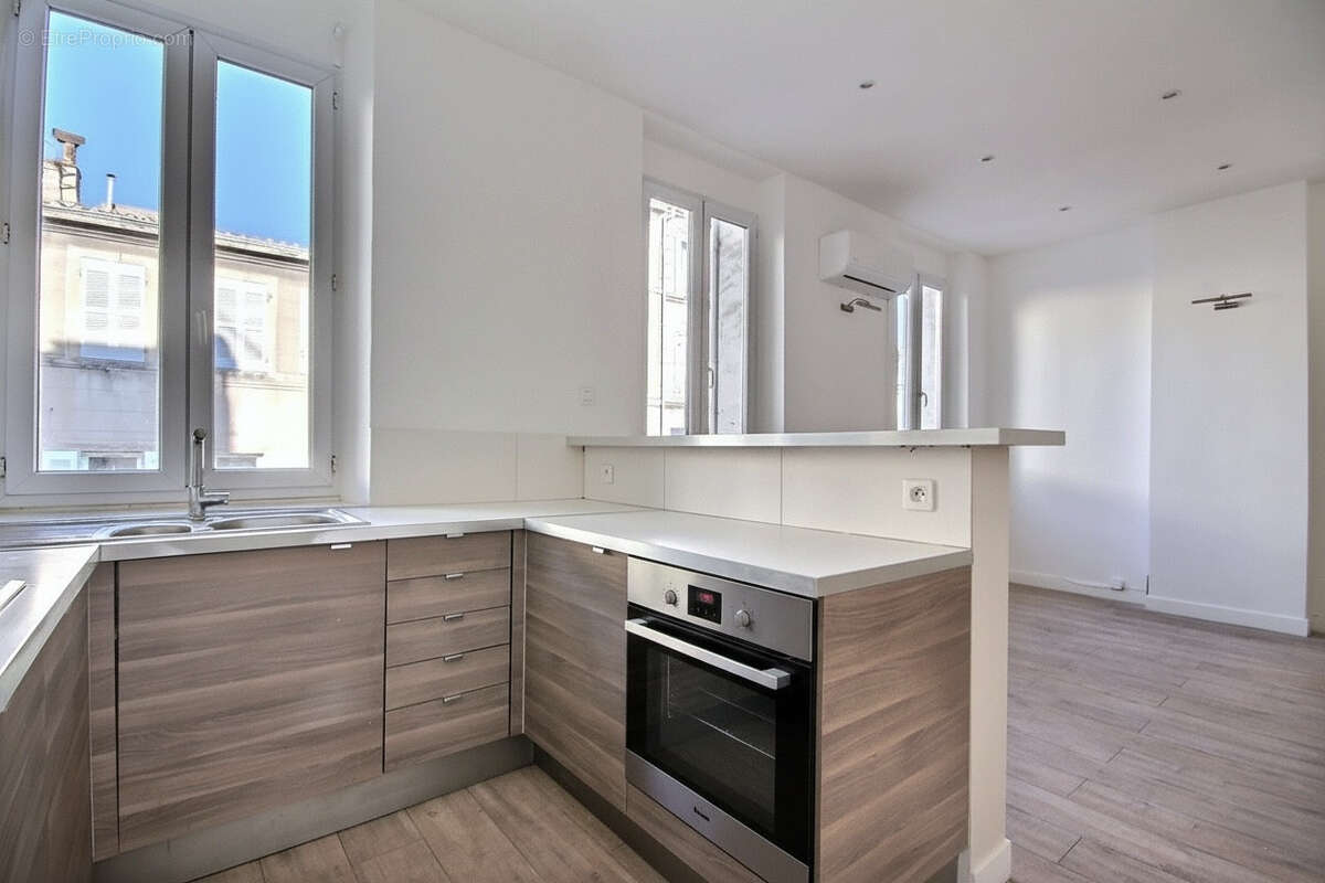 Appartement à MARSEILLE-5E