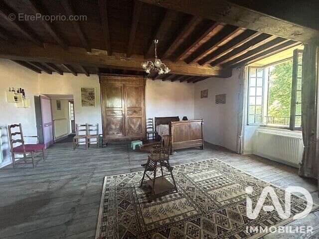 Maison 250 m² à Montbron  - photo 9