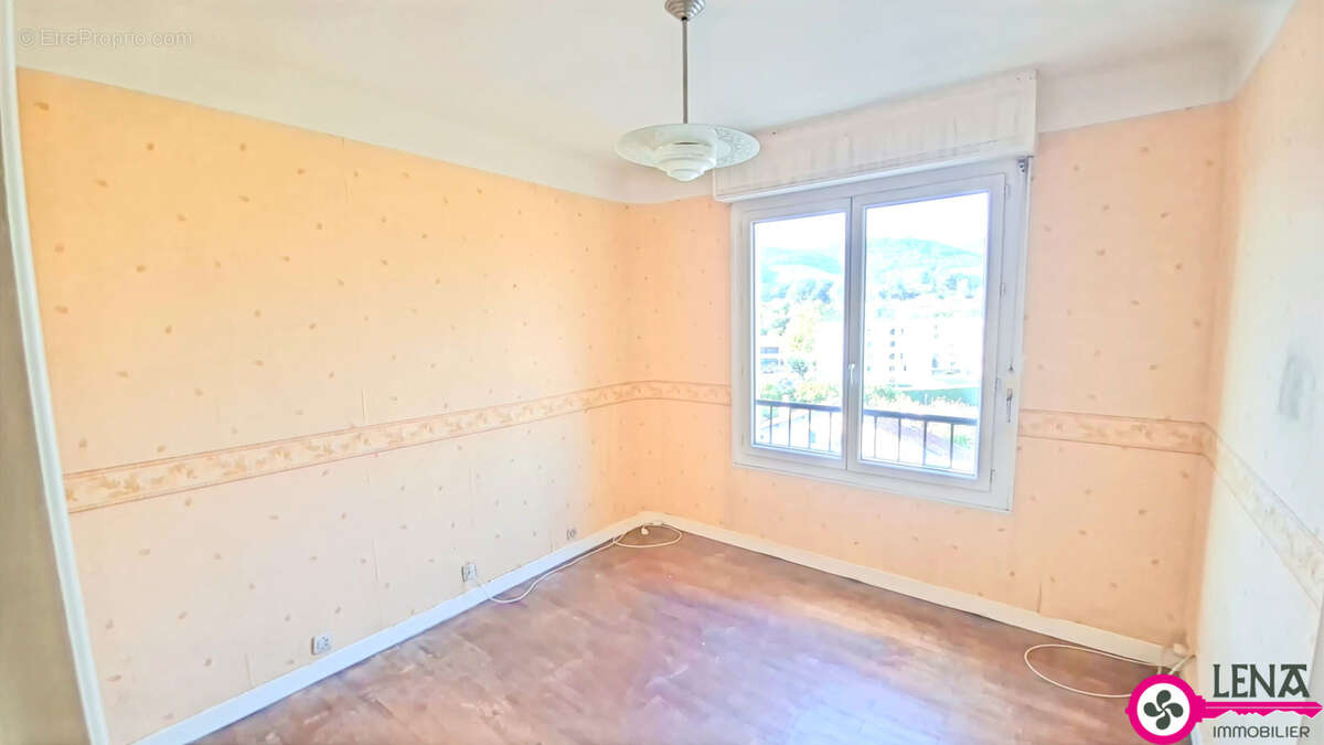Grand T3 traversant avec balcon filant, garage et vue montagnes - photo 5