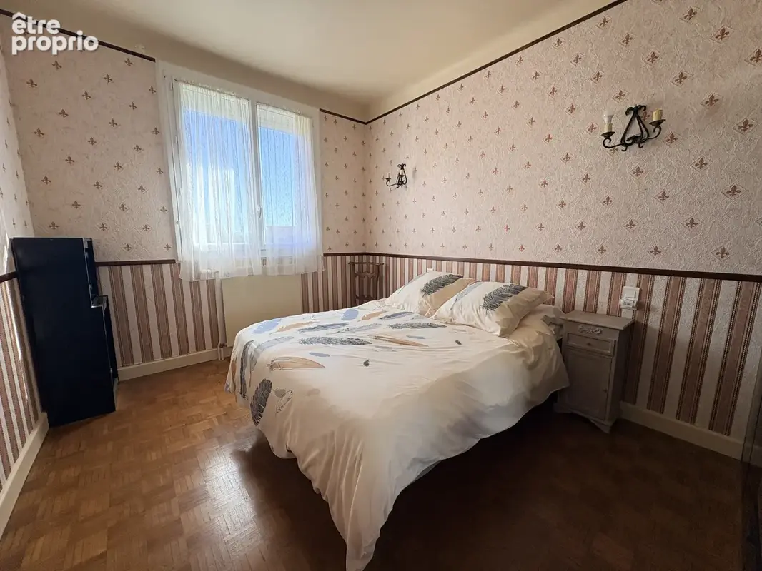 Gannat, maison familiale de 121 m2   proximité du centre   jardin & belles dépendances - photo 6