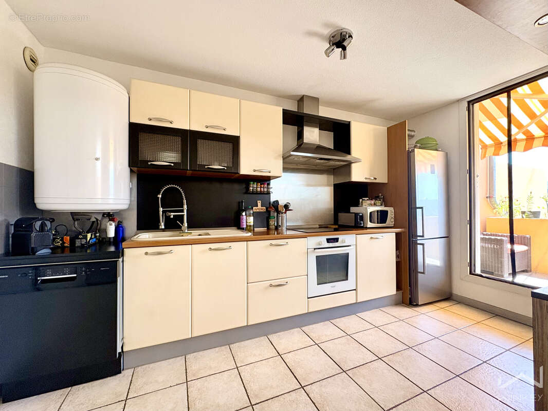 Appartement à CARROS