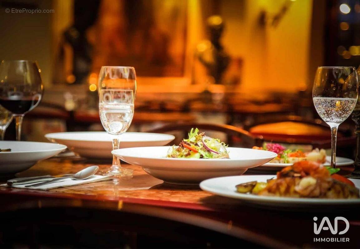 Photo 1 - Commerce à FREJUS