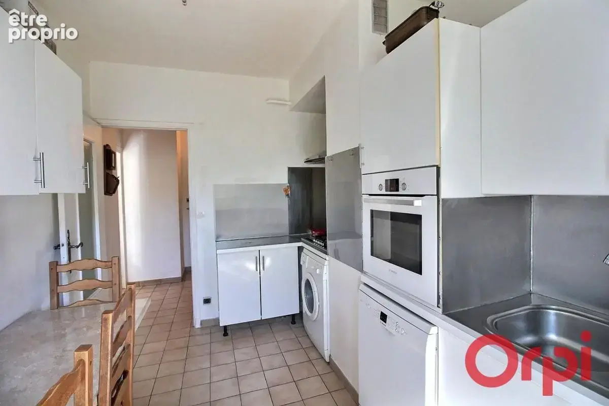 Marseille 13003 – Quartier La Villette : T3 traversant 74 m² – Lumineux – Balcon & Cave - photo 4