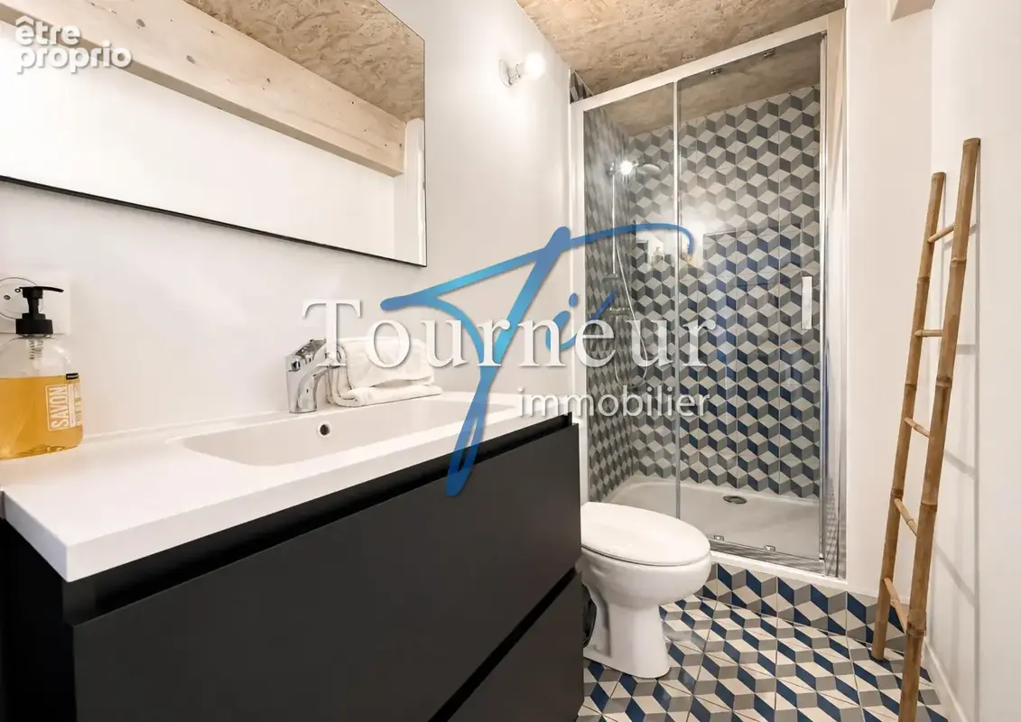 Sanary coeur de village a 20m du port ! 2 beaux studio renoves grande terrasse apercu mer - photo 7