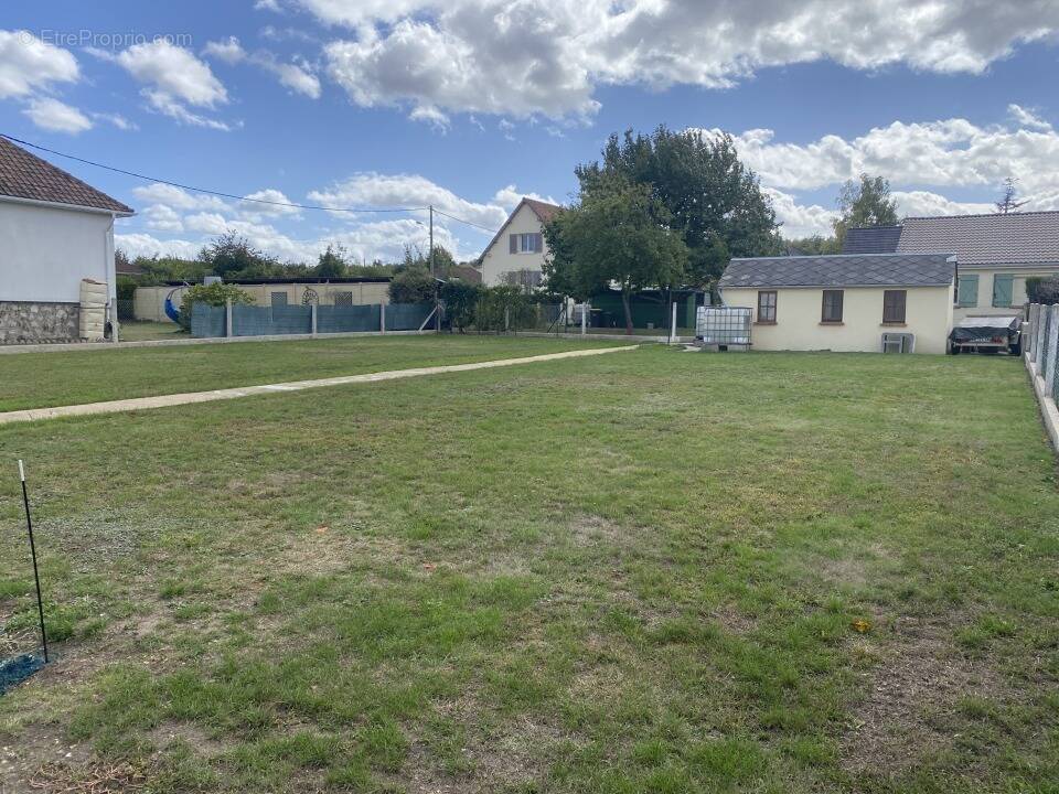 Terrain à LES DAMPS