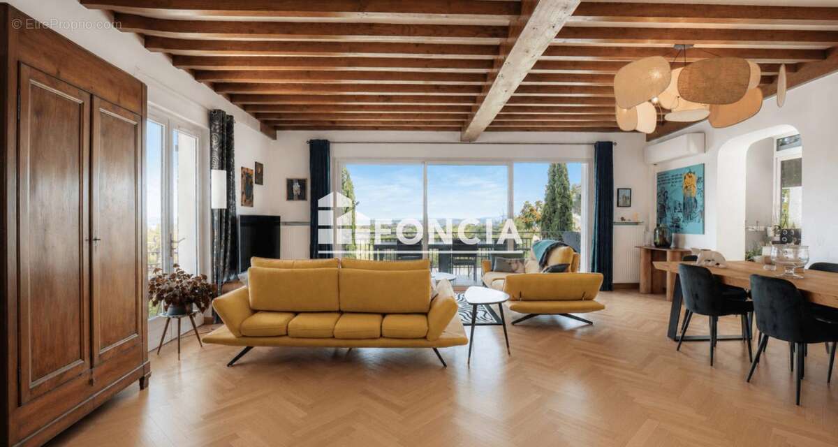 CRÉPIEUX-LA-PAPE – Maison d'architecte 160 m² climatisée avec piscine et vue panoramique - photo 3
