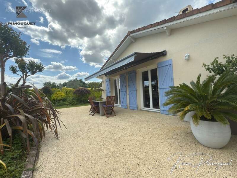 Maison à MOULIETS-ET-VILLEMARTIN