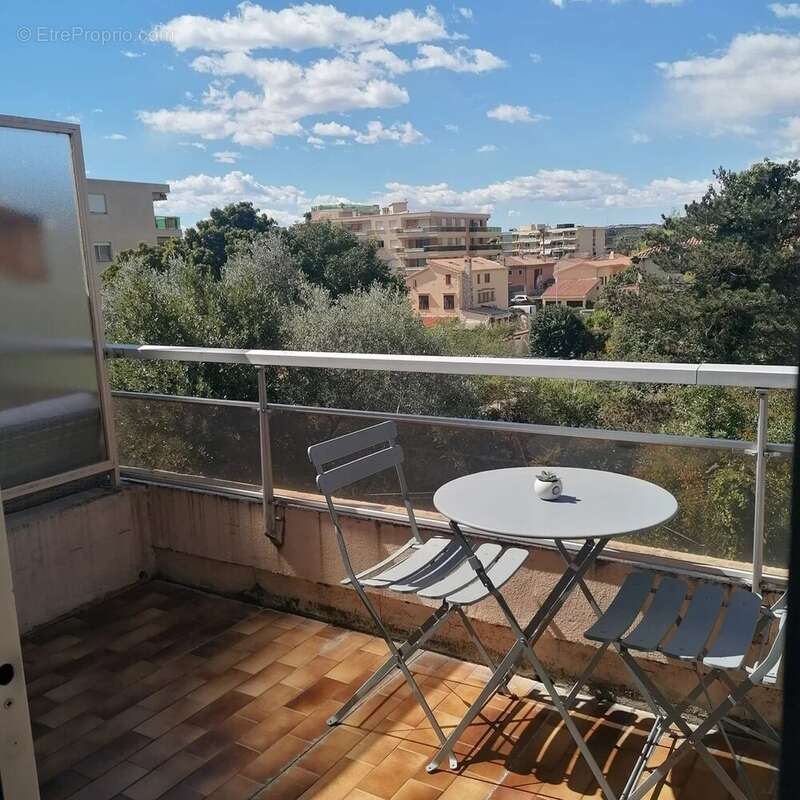 Appartement à SAINT-LAURENT-DU-VAR