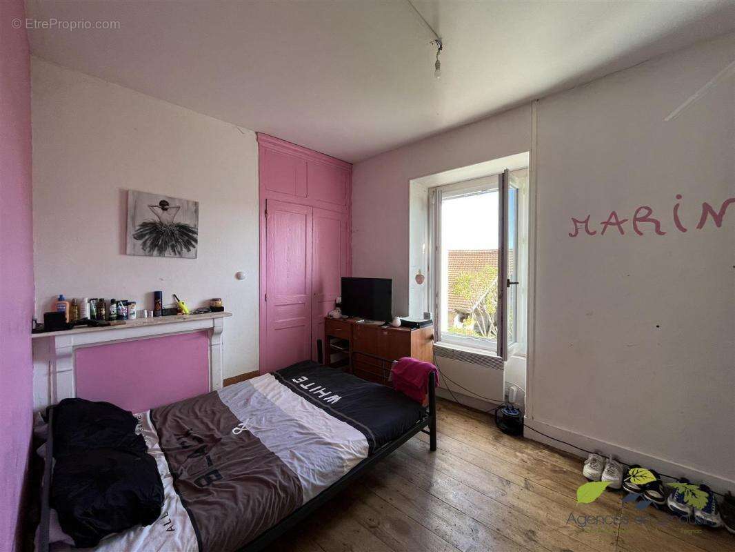 Maison à LA JONCHERE-SAINT-MAURICE