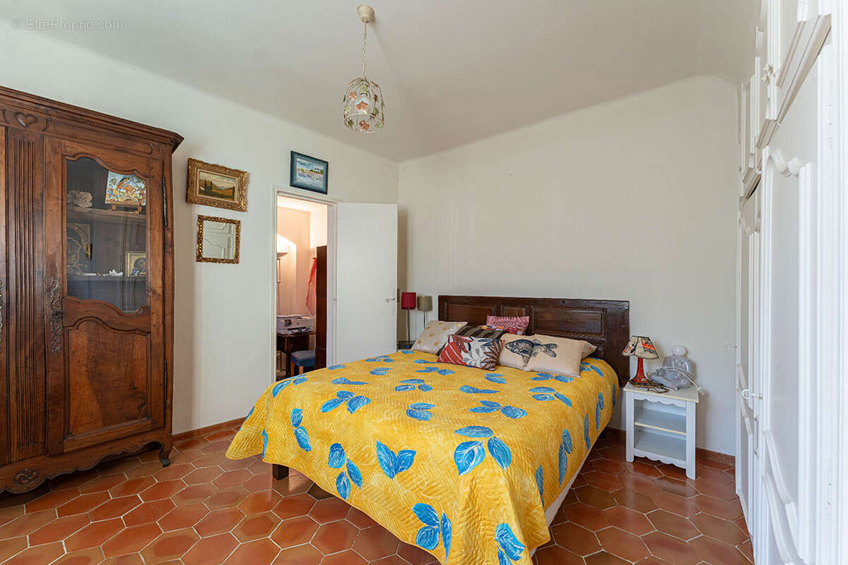 A VENDRE - Maison de plain pieds Coeur de Village T6 - Sausset-les-Pins avec garage - photo 14